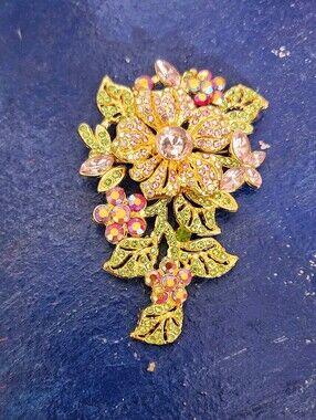 ✨️Vintage Gold-Tone Floral Crystal Brooch In Green And Pink